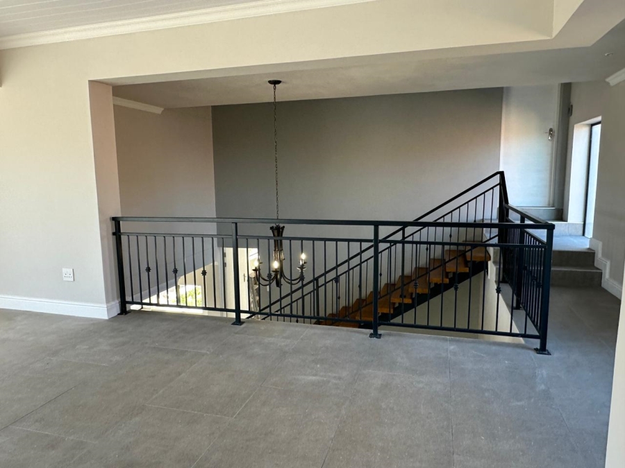 5 Bedroom Property for Sale in Stilbaai Wes Western Cape